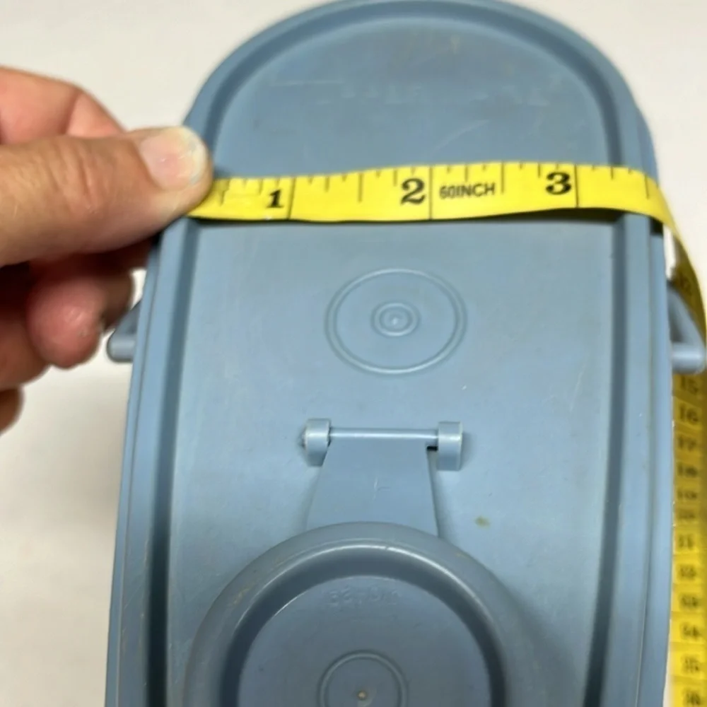 Tupperware Pitcher - Picture 7 of 10